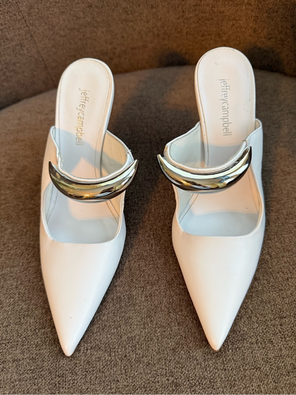 Jeffrey Campbell Womens White Pointed Toe Mule with silver Accent